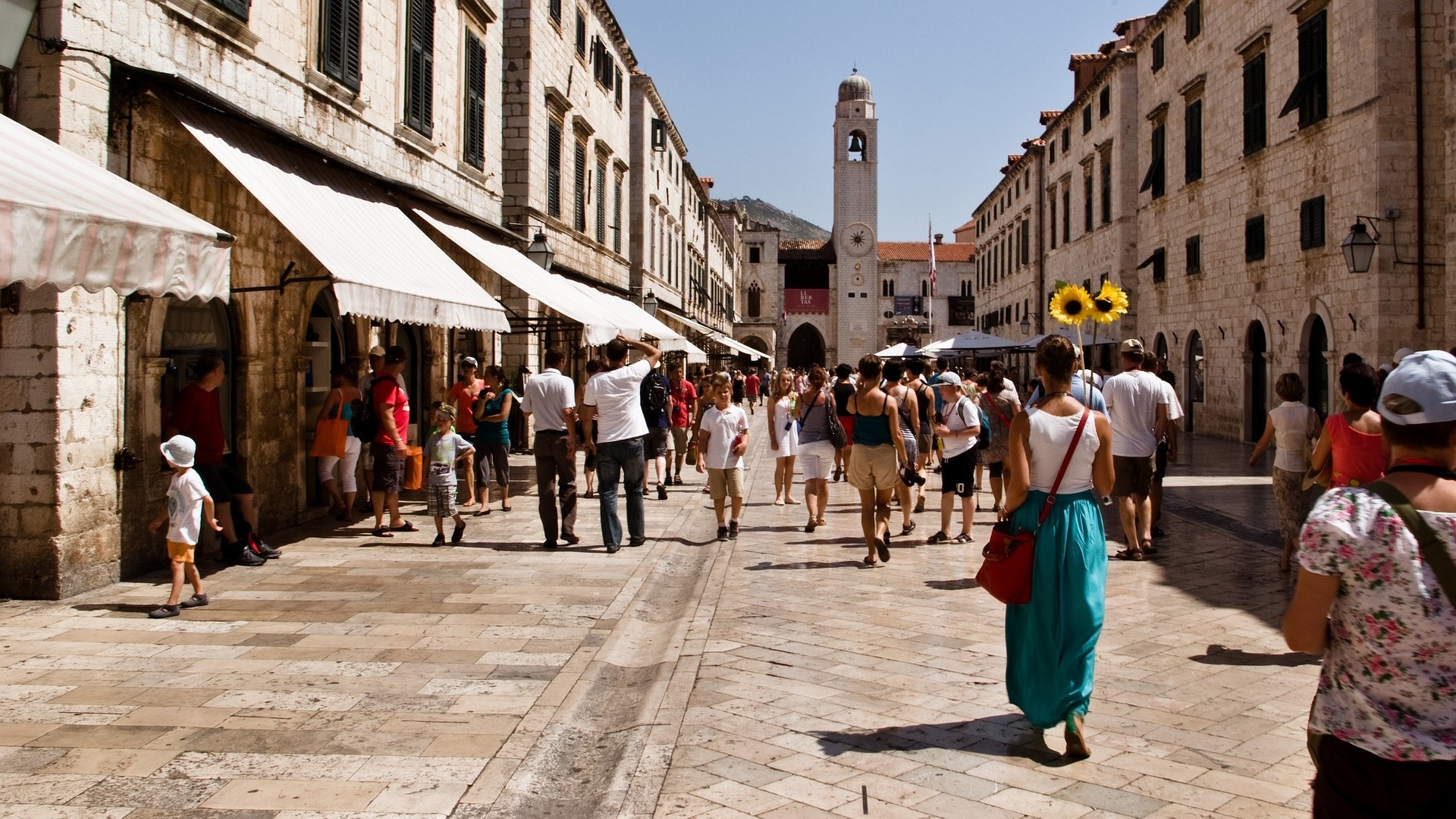 Do people speak English in Dubrovnik