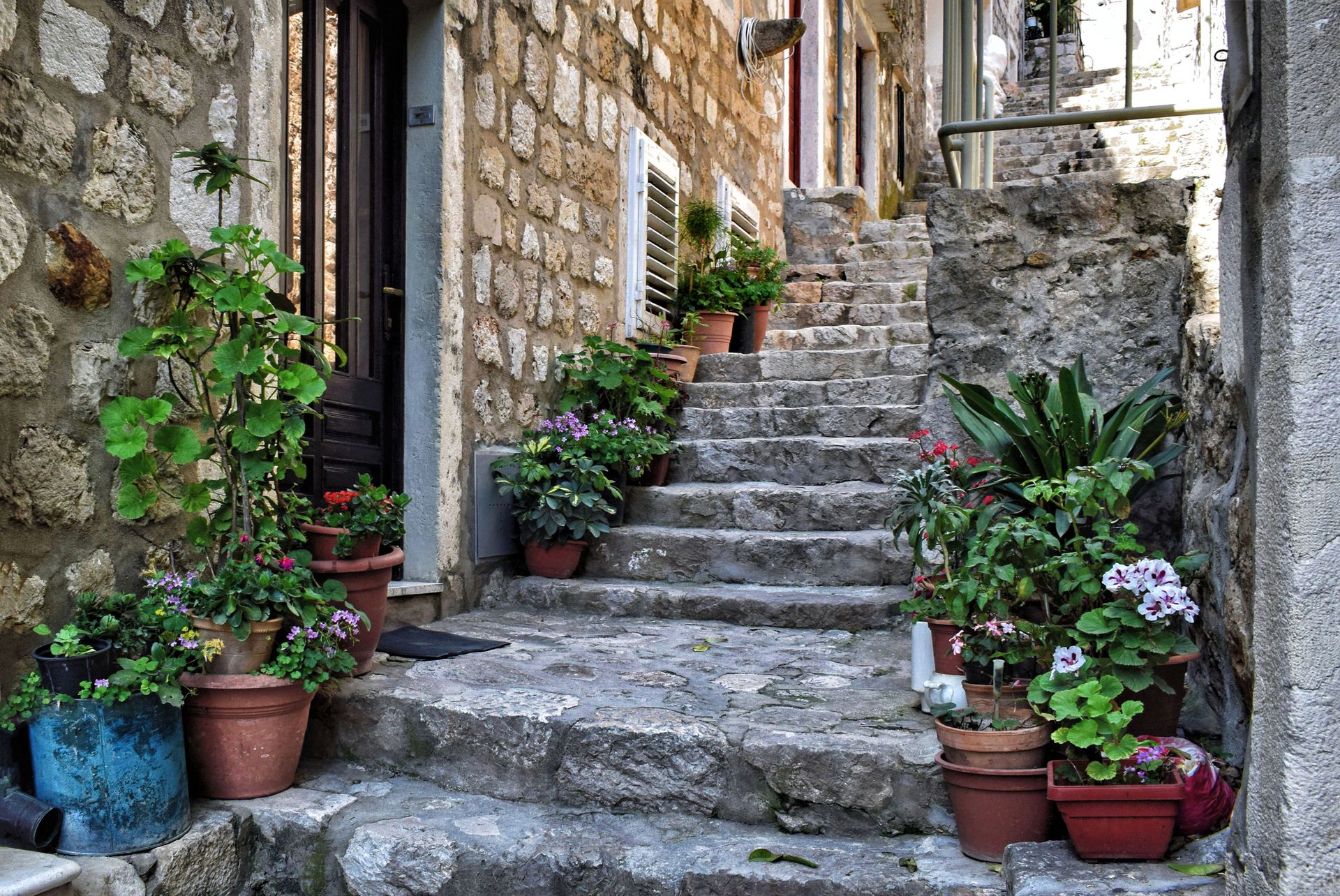 Is Dubrovnik really banning wheeled suitcases