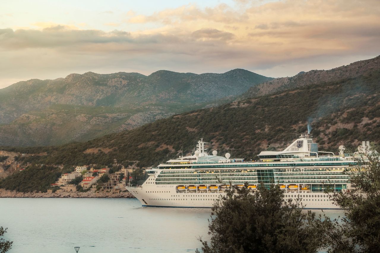 When do cruise ships dock in Dubrovnik